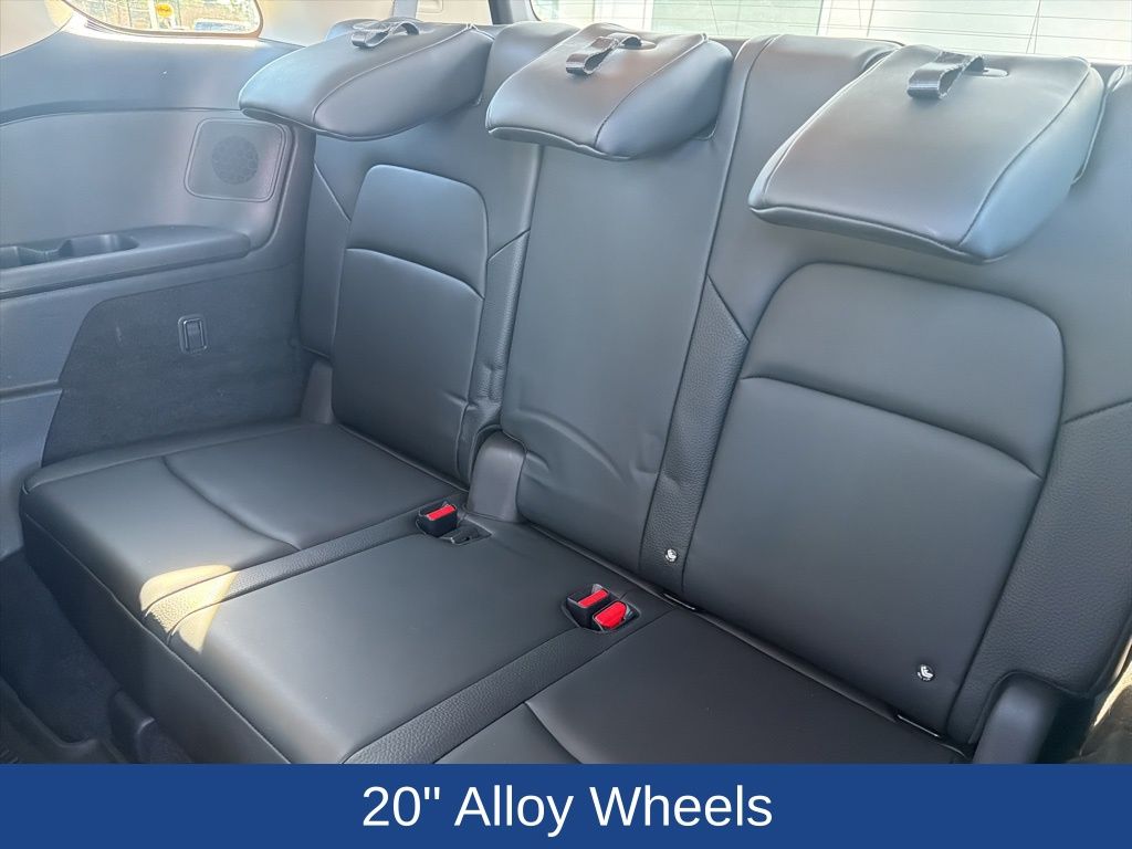 2022 Nissan Pathfinder SL 2WD