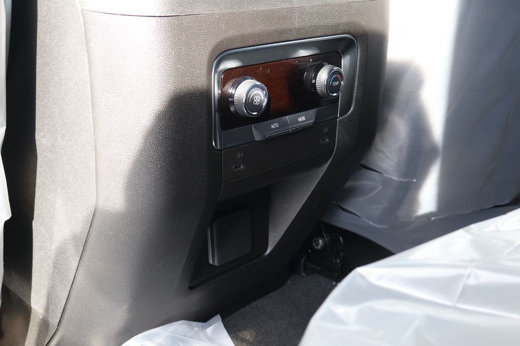 2025 Chevrolet Tahoe LS 28