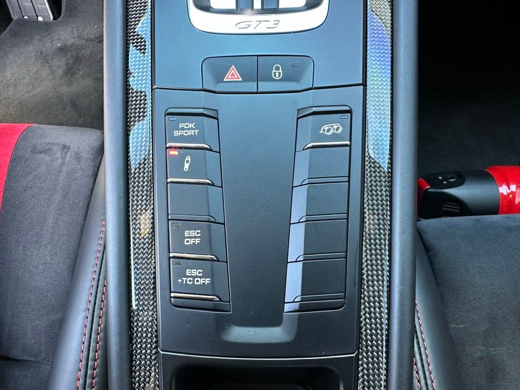 Thumbnail: 2018 Porsche 911 - 23