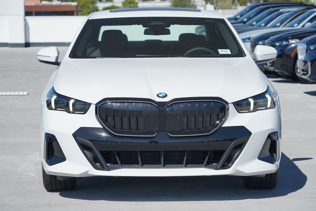 Thumbnail: 2027 BMW 5 Series - 2