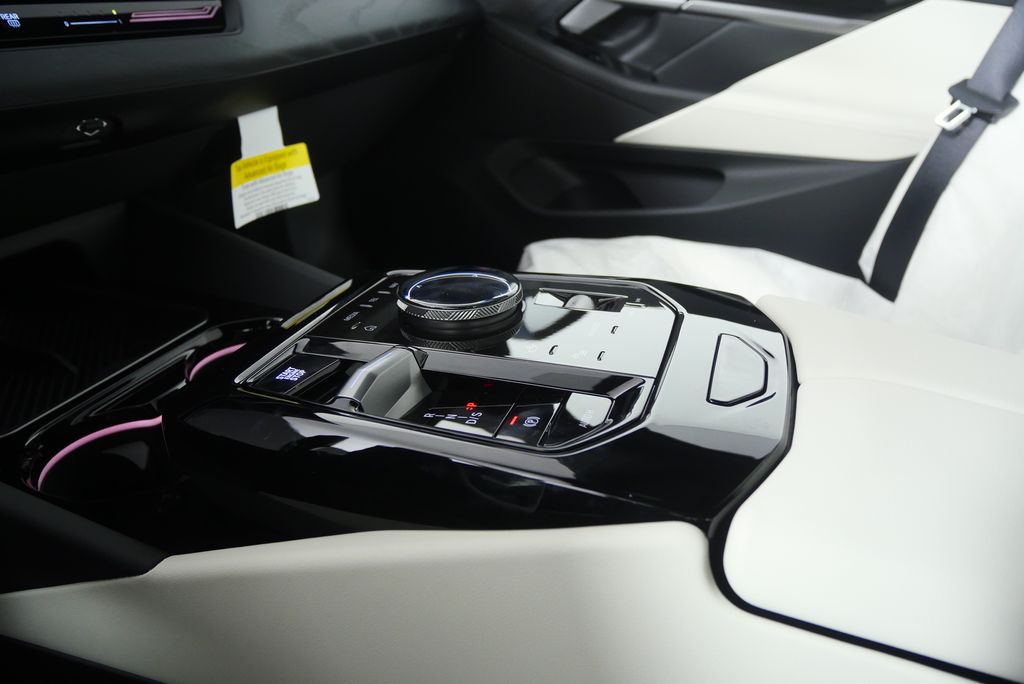 Thumbnail: 2026 BMW 5 Series - 24