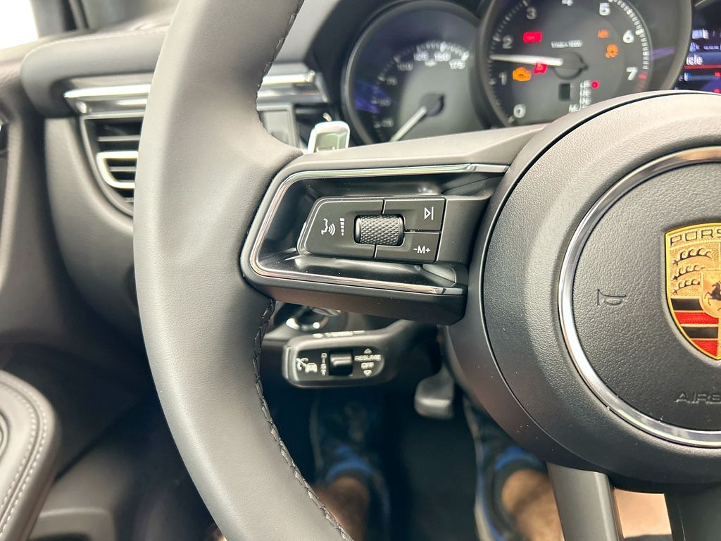 Thumbnail: 2026 Porsche Macan - 14