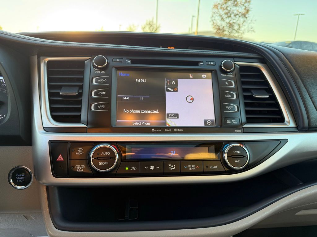 Thumbnail: 2019 Toyota Highlander - 18