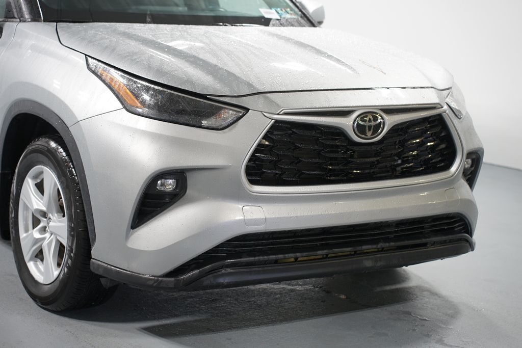 Thumbnail: 2022 Toyota Highlander - 4