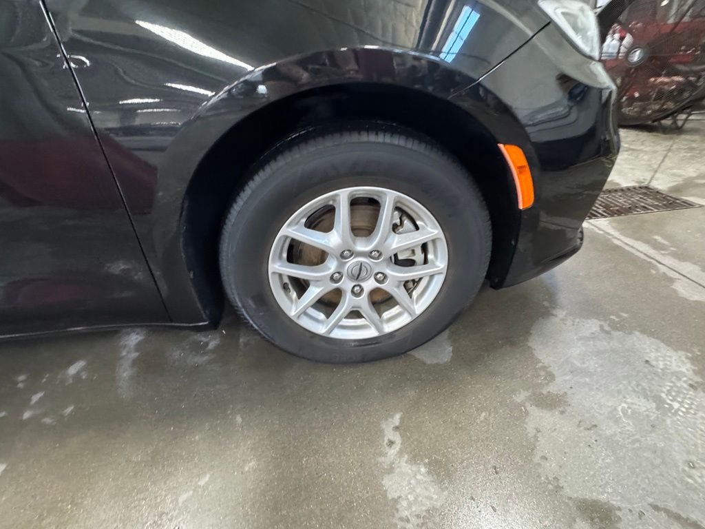 Used 2023 Chrysler Pacifica Van
