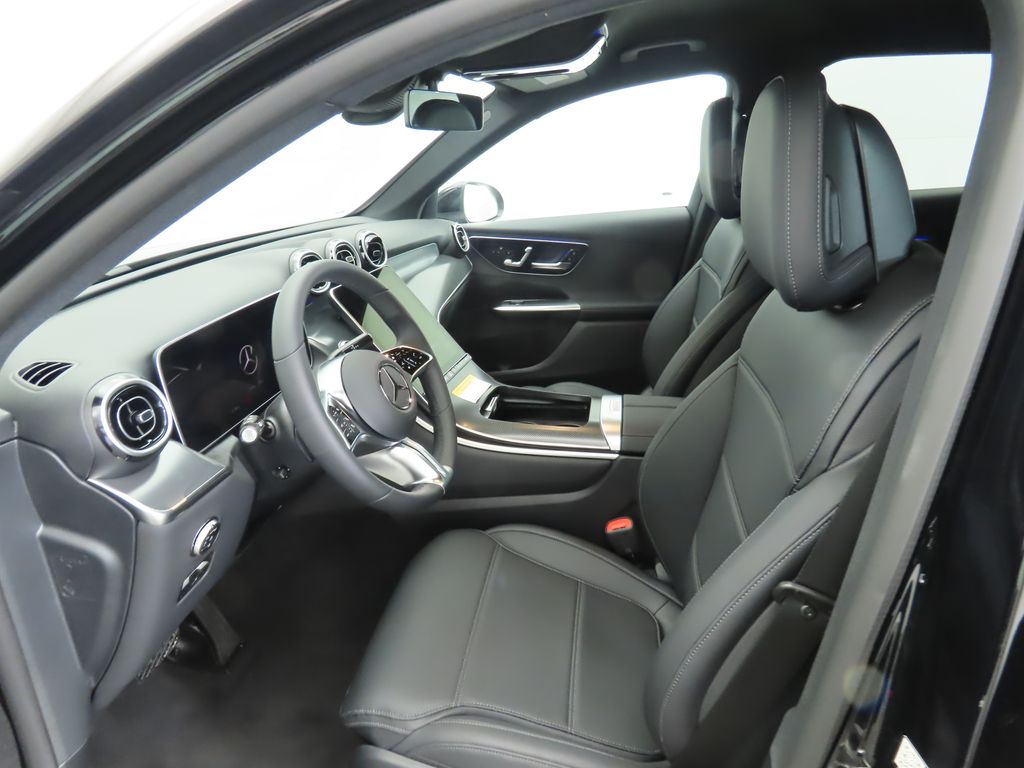 2025 Mercedes-Benz GLC 300 20