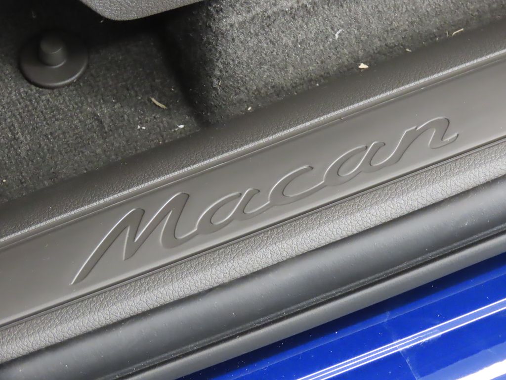 2024 Porsche Macan  39