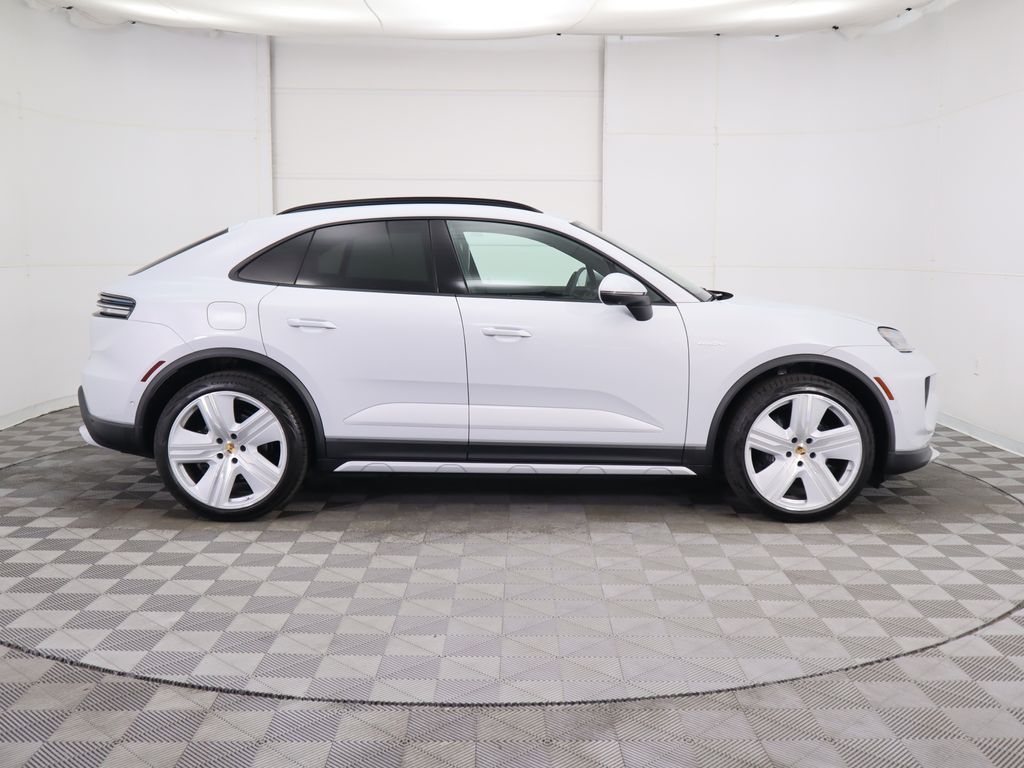 Thumbnail: 2025 Porsche Macan - 8