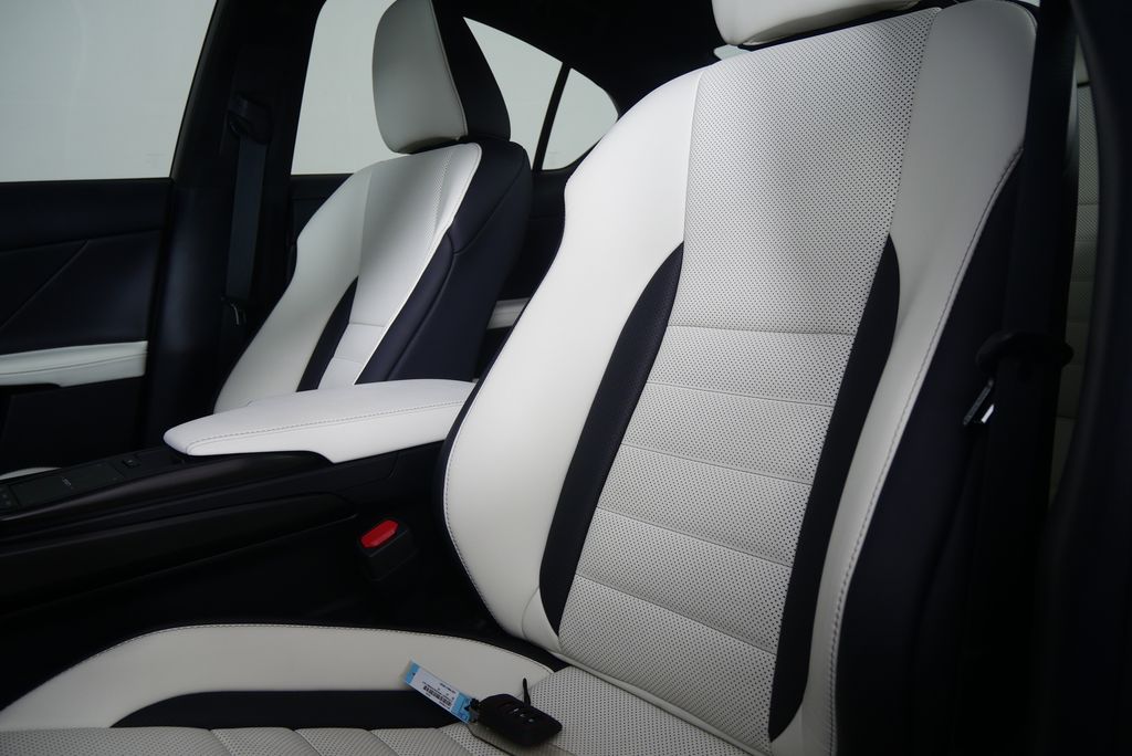 2025 Lexus IS 350 10