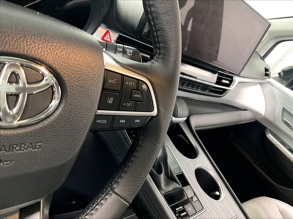 2025 Toyota Sienna — photo 25