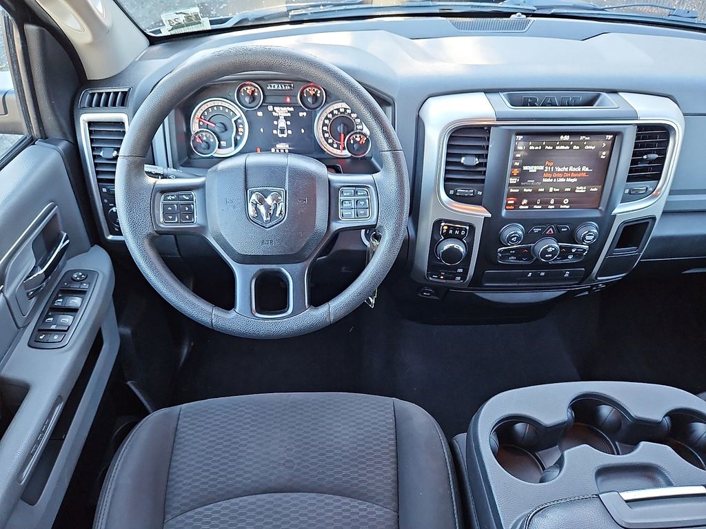 Thumbnail: 2019 RAM 1500 Classic - 11