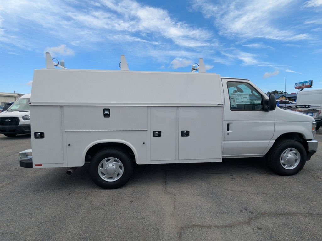 2026 Ford E-350 Cutaway 
