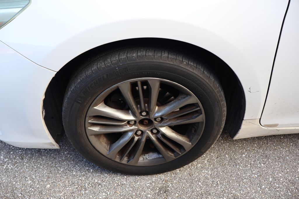 Thumbnail: 2015 Toyota Camry - 4