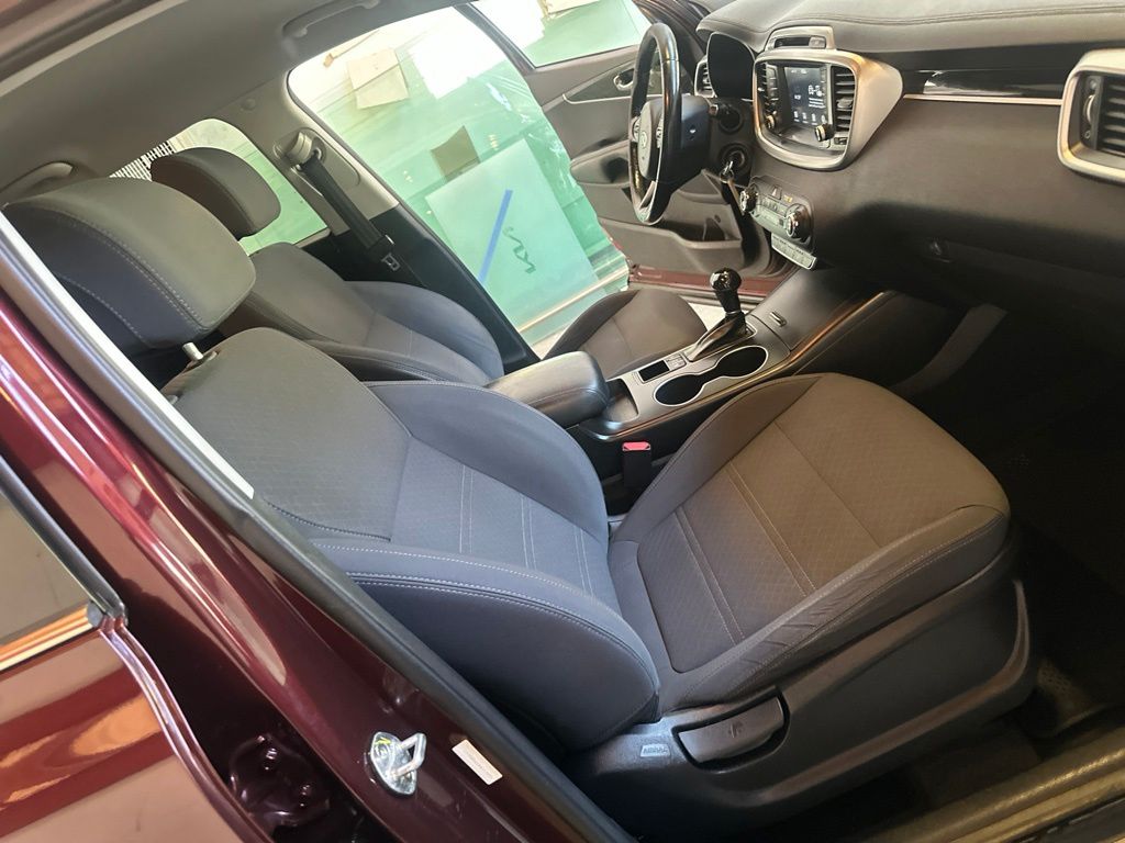 Used 2017 Purple Kia LX image 33