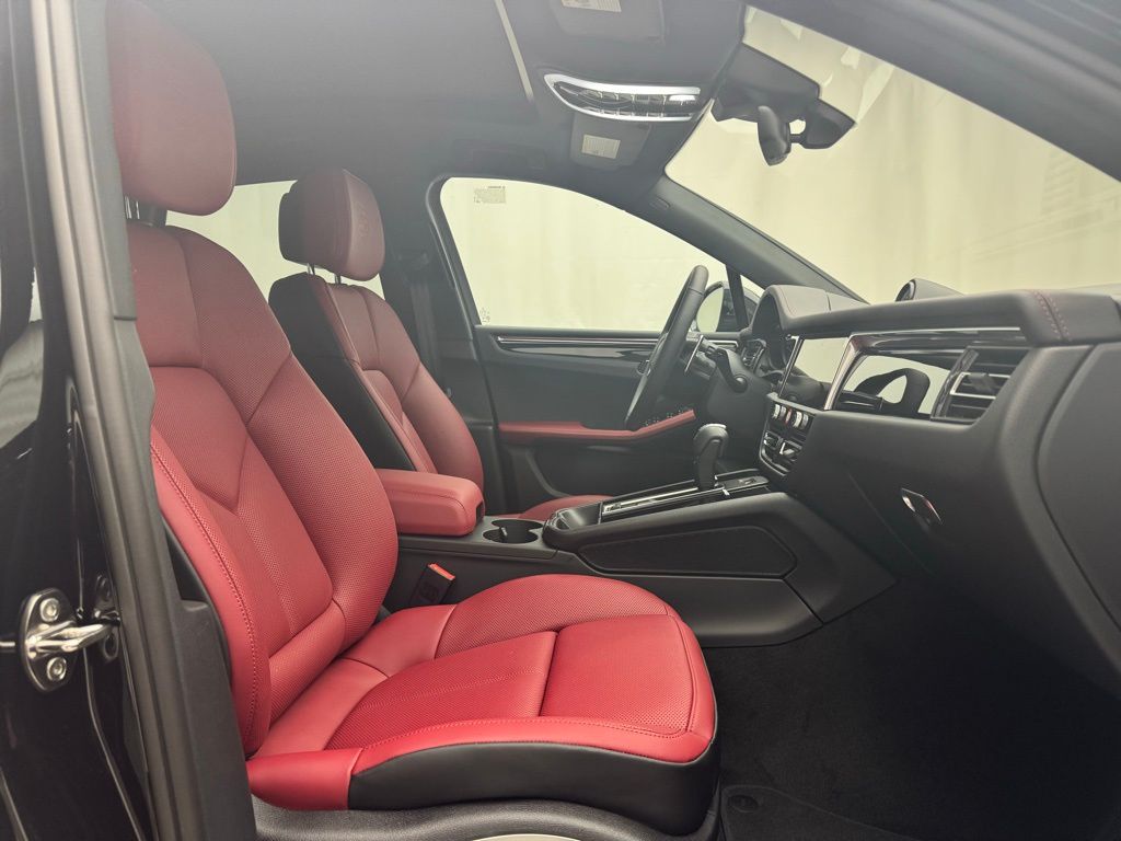 Thumbnail: 2025 Porsche Macan - 22
