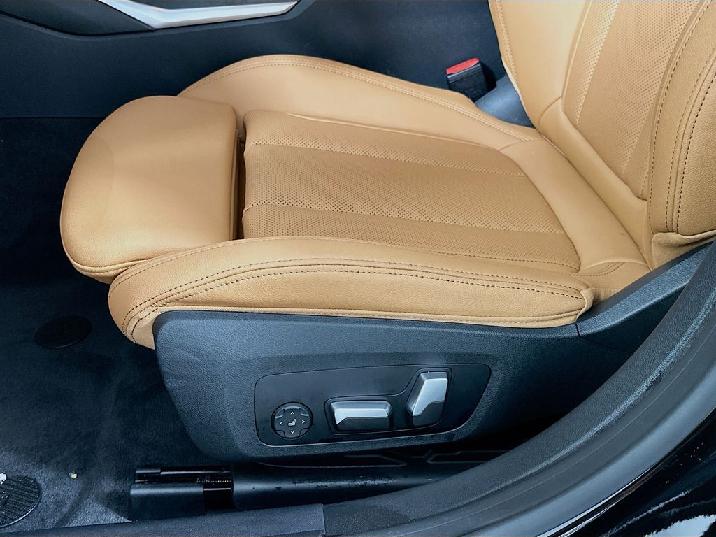 Thumbnail: 2023 BMW i4 - 20