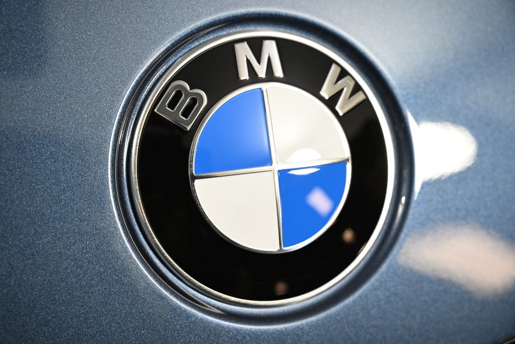 Thumbnail: 2025 BMW 3 Series - 13