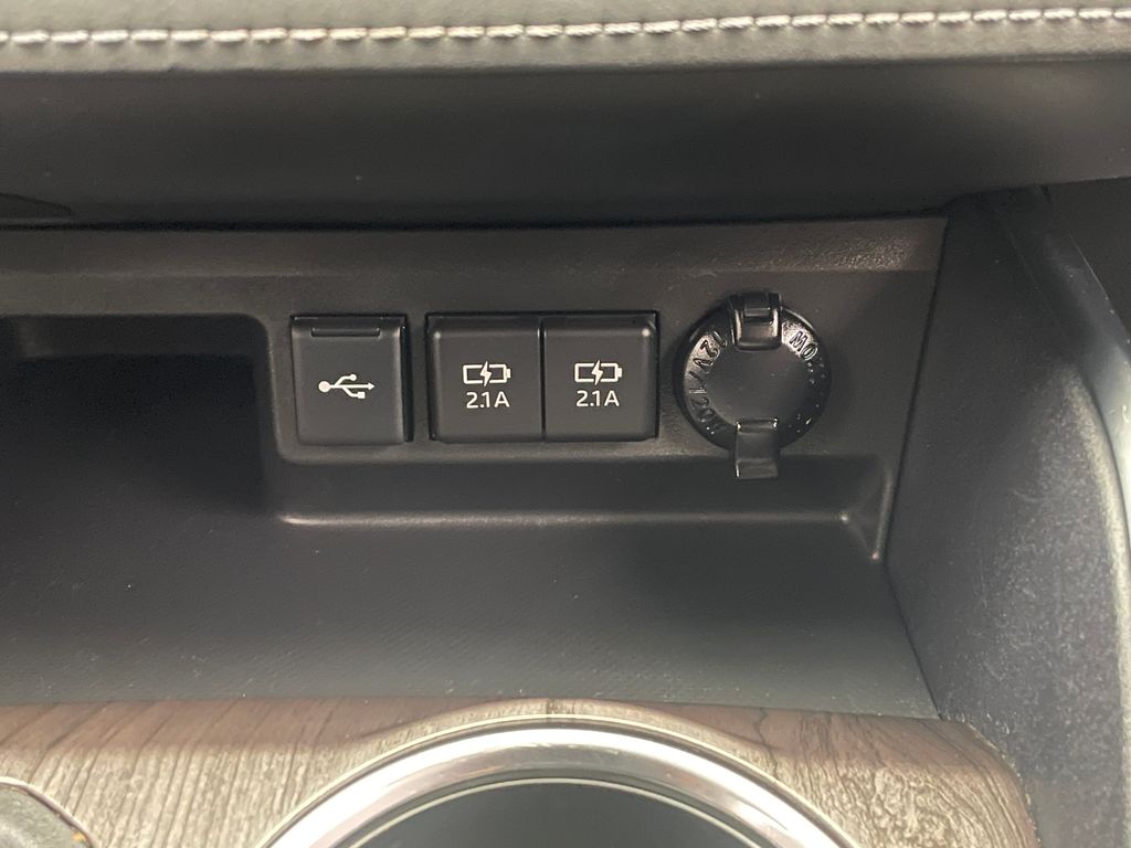 2021 Toyota Highlander Limited 28