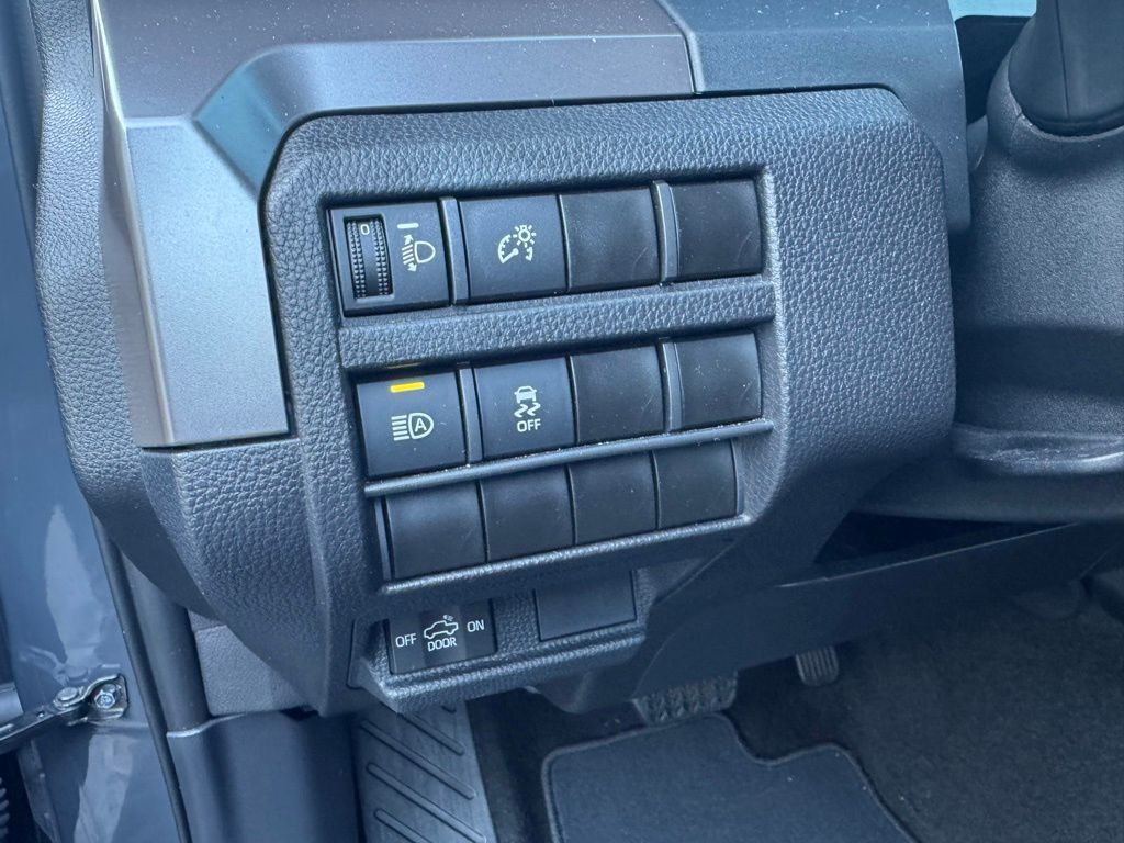 2024 Toyota Tacoma SR5 18