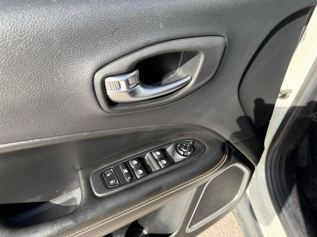 Thumbnail: 2017 Jeep Compass - 13