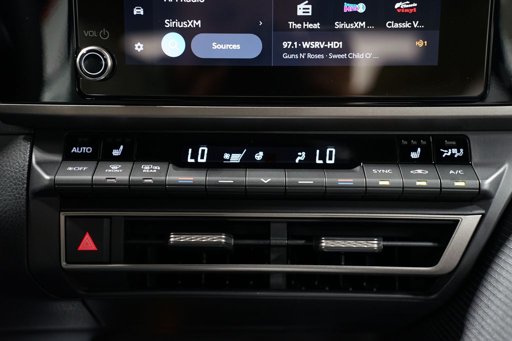 2025 Toyota Camry SE 21