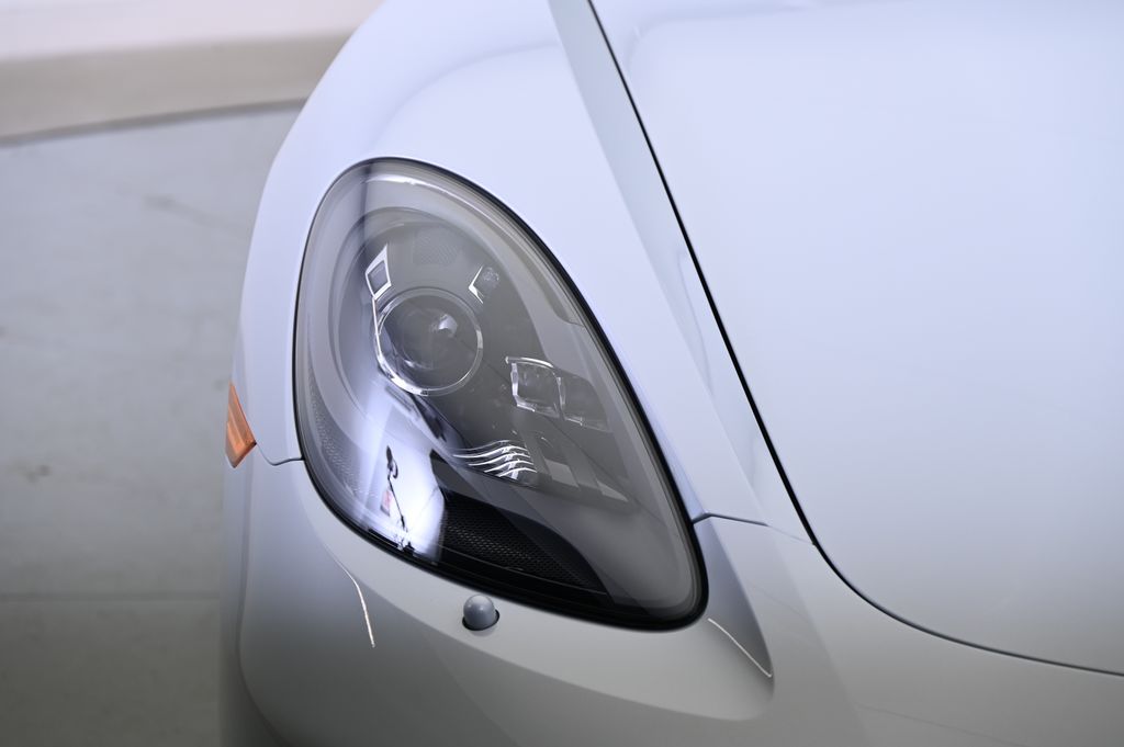 2025 Porsche 718 Cayman  10