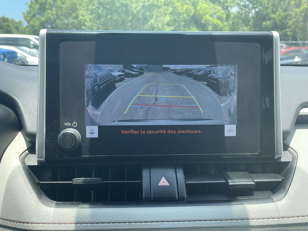 Used 2023  Toyota XLE image 27