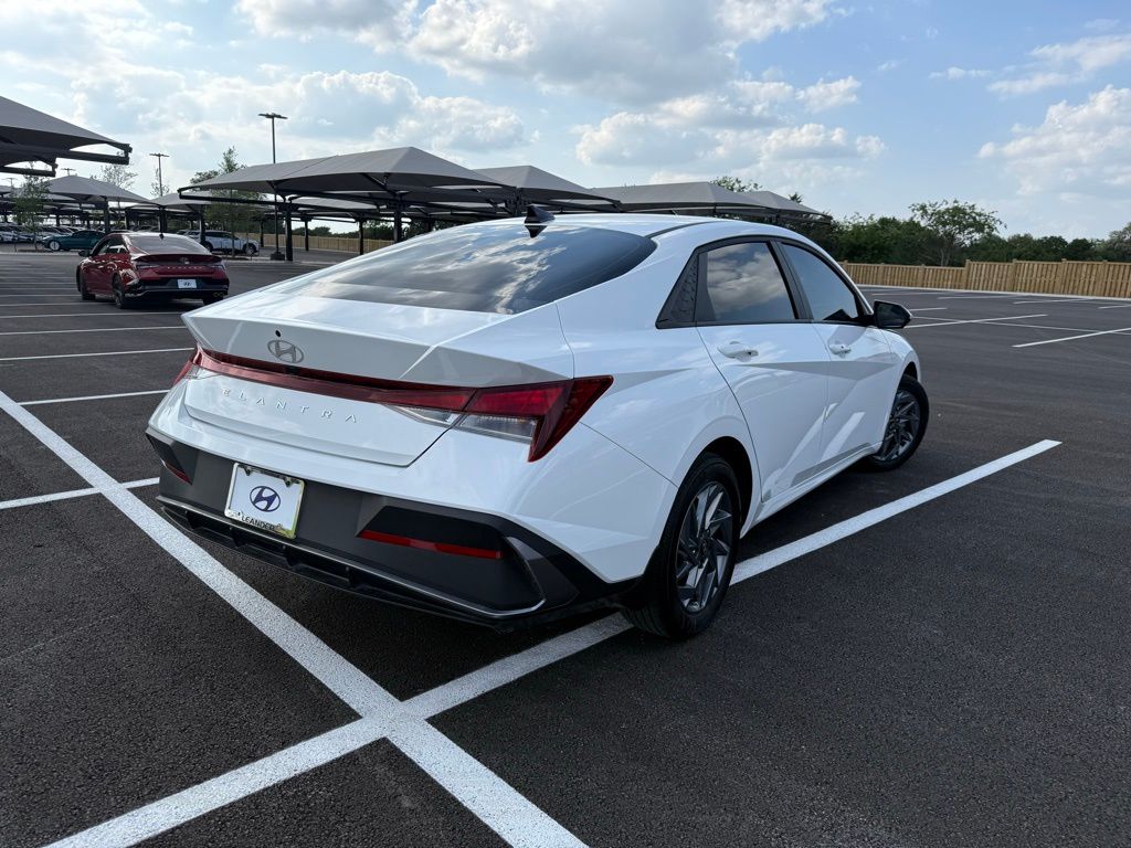 Thumbnail: 2024 Hyundai Elantra - 5