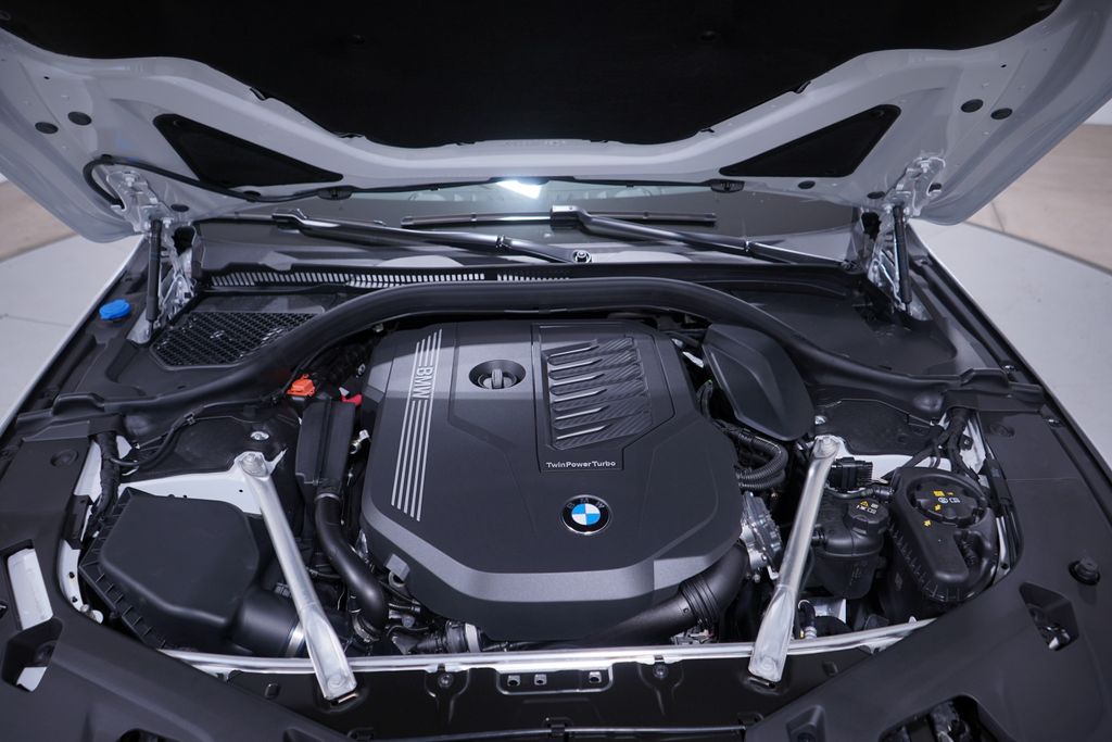 Thumbnail: 2026 BMW 8 Series - 20