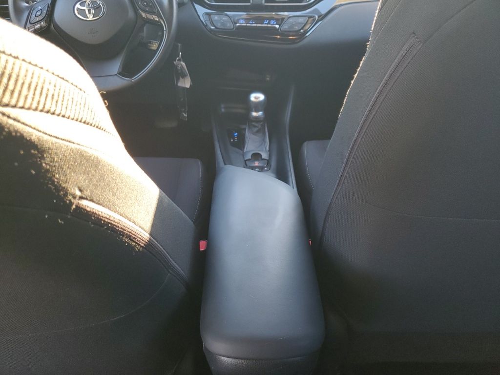 Used Car 2018 Toyota C-hr  Xle For Sale Under $20,000 In Austin, Texas