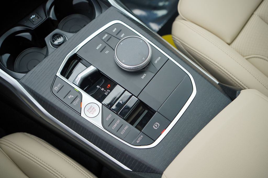 Thumbnail: 2026 BMW 3 Series - 18