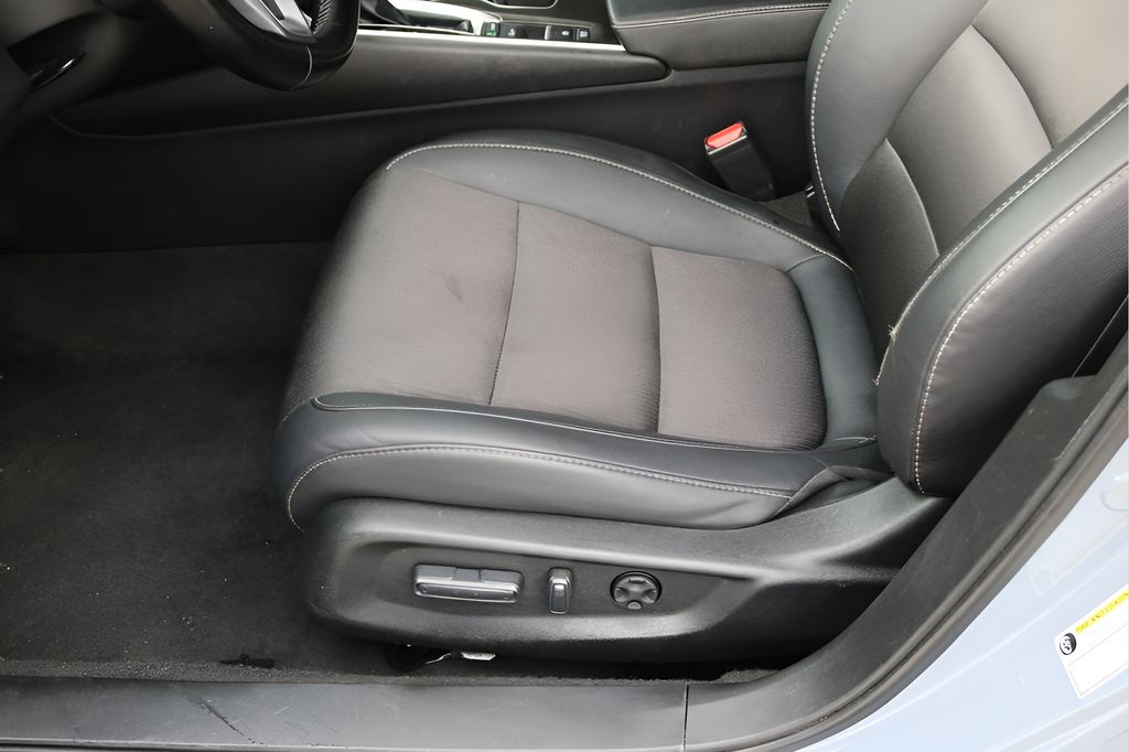 Used 2021  Honda Sport image 13
