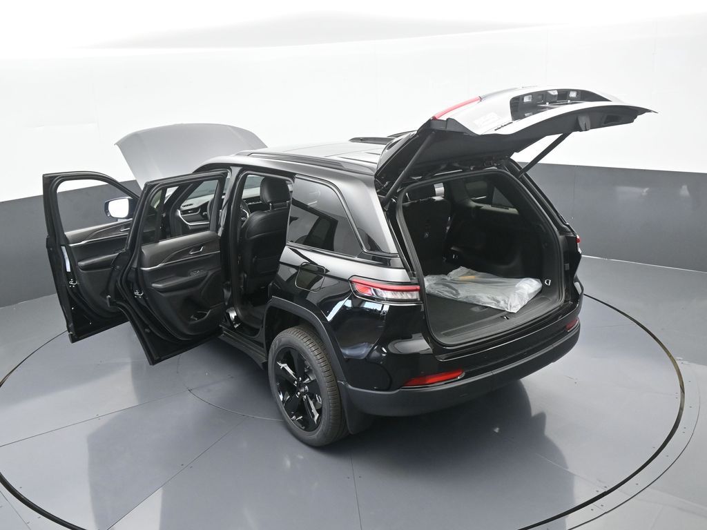 New 2025 Diamond Black Crystal Pearlcoat Jeep Limited image 63