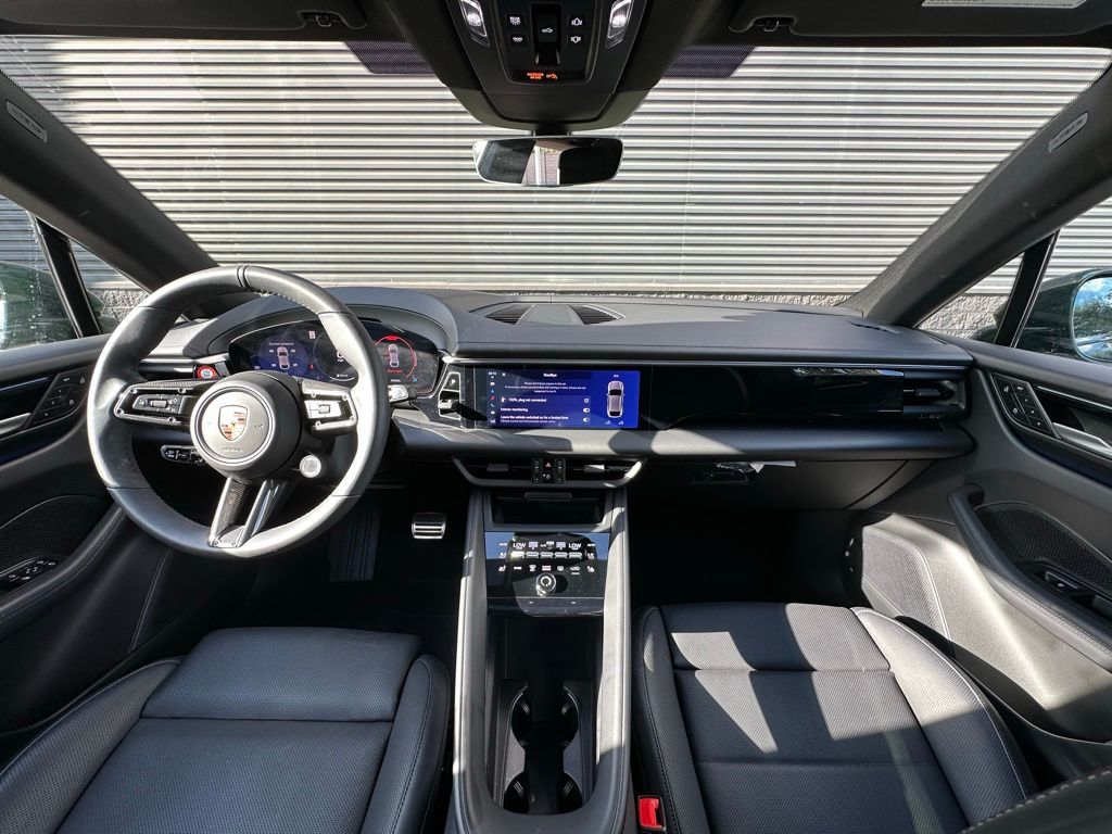 Thumbnail: 2025 Porsche Macan - 6