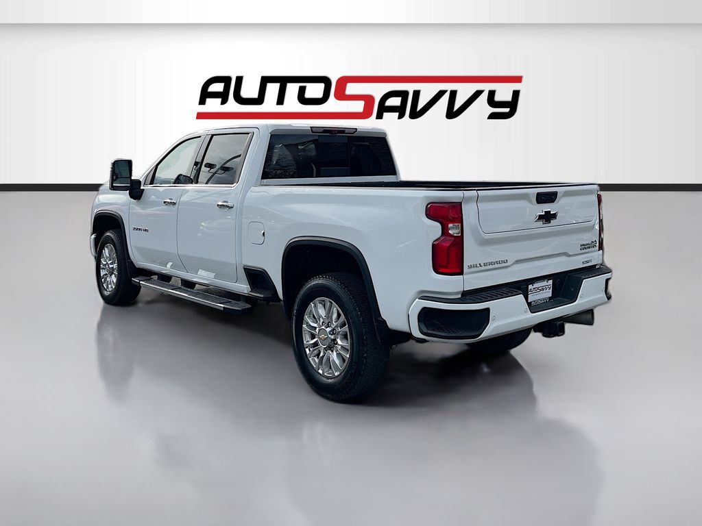 Used 2022 Summit White Chevrolet High Country image 5