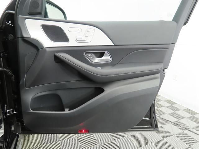 Thumbnail: 2026 Mercedes-Benz GLE - 26