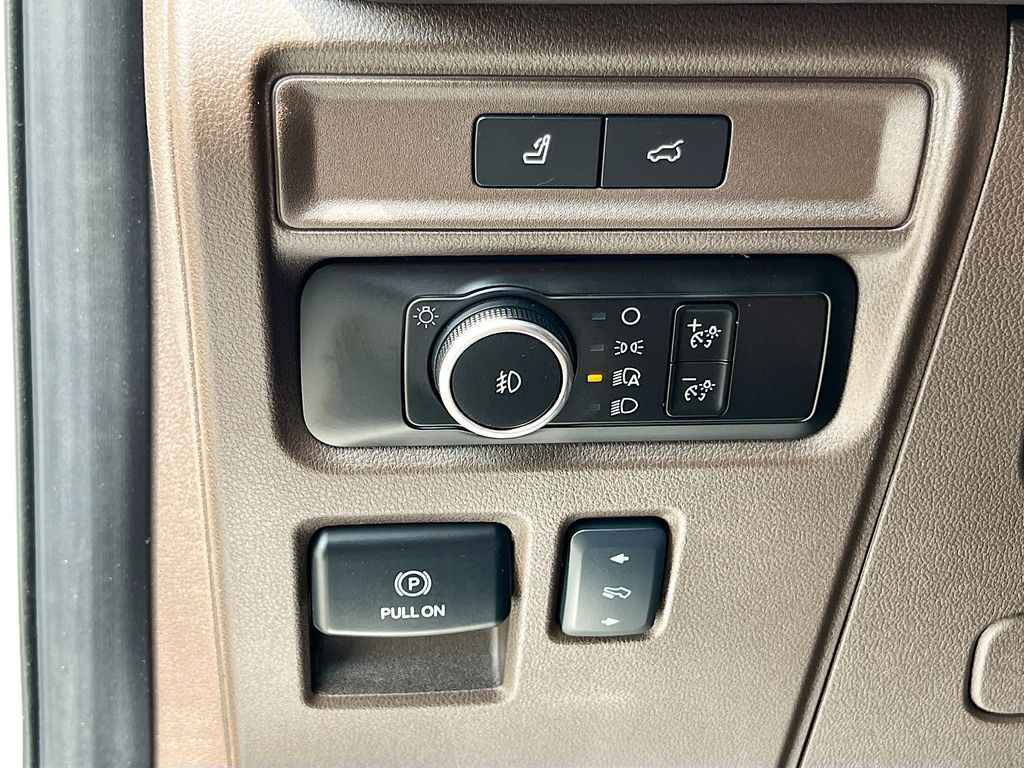 Used 2024 White Ford King Ranch image 10