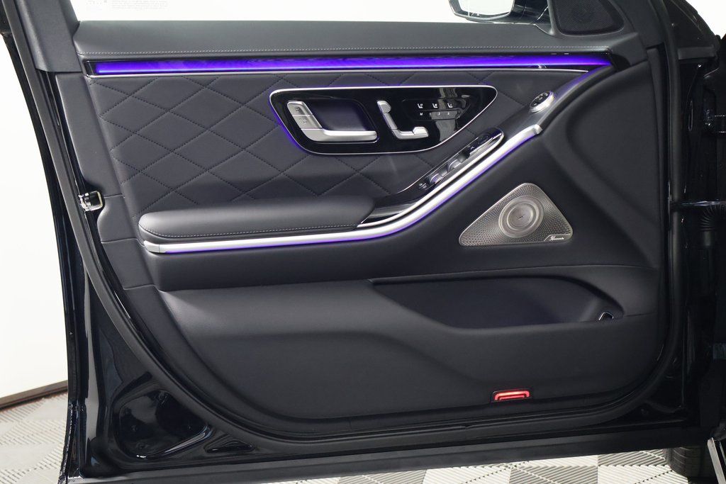 Thumbnail: 2025 Mercedes-Benz S-Class - 7