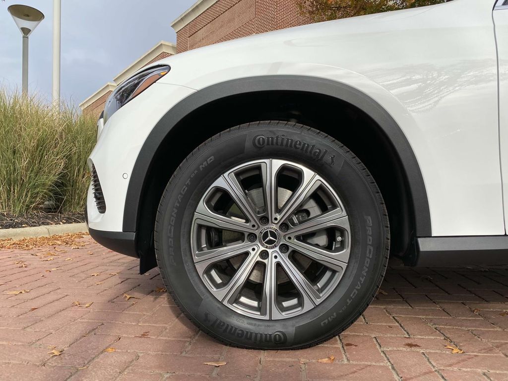 Thumbnail: 2025 Mercedes-Benz GLC - 7