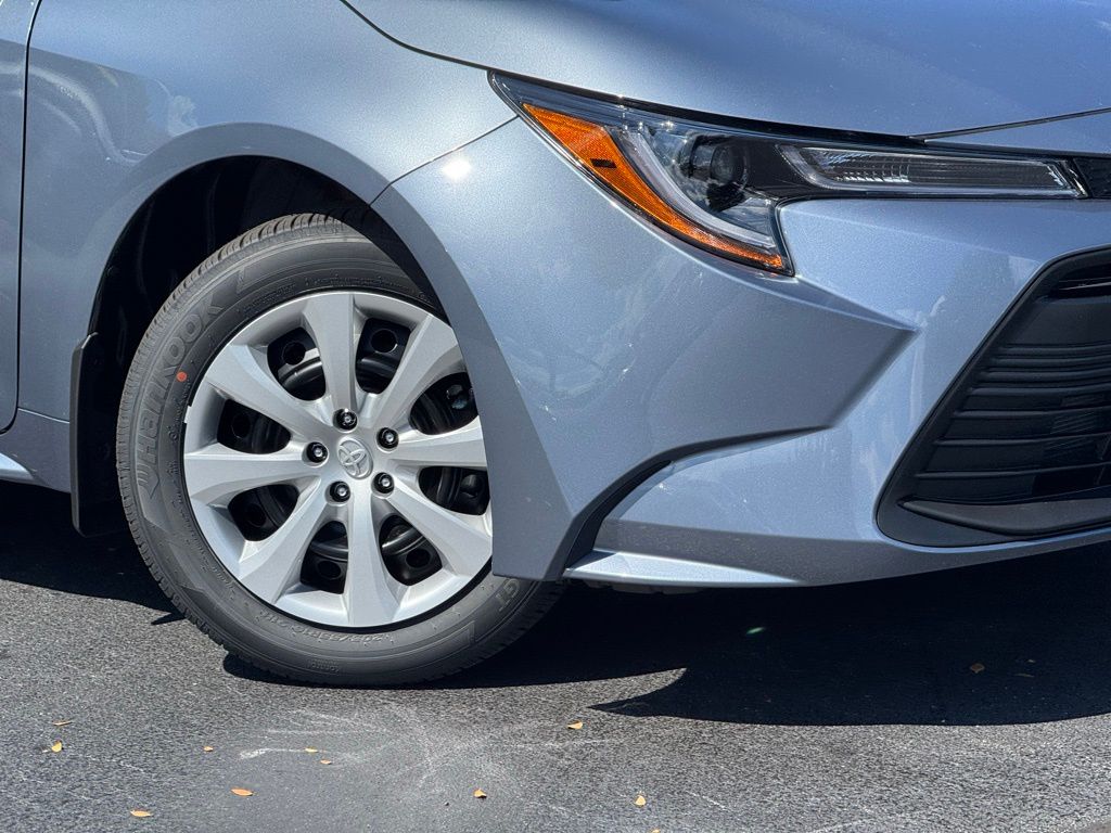 2026 Toyota Corolla LE photo 3