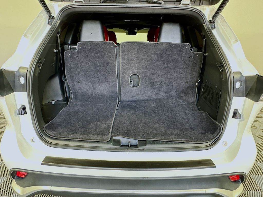 Thumbnail: 2021 Toyota Highlander - 27