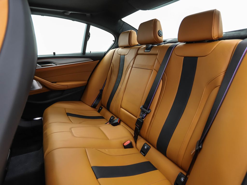 Thumbnail: 2022 BMW M5 - 22