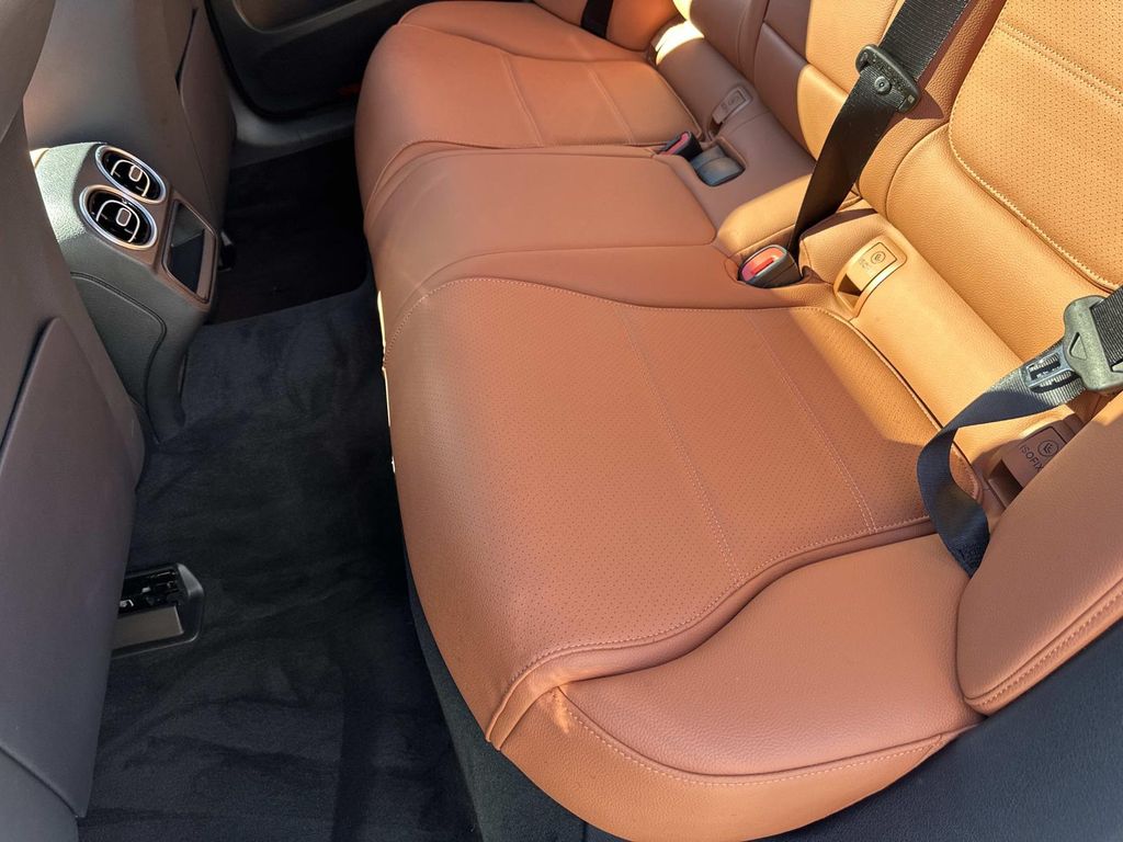 Thumbnail: 2025 Mercedes-Benz C-Class - 32