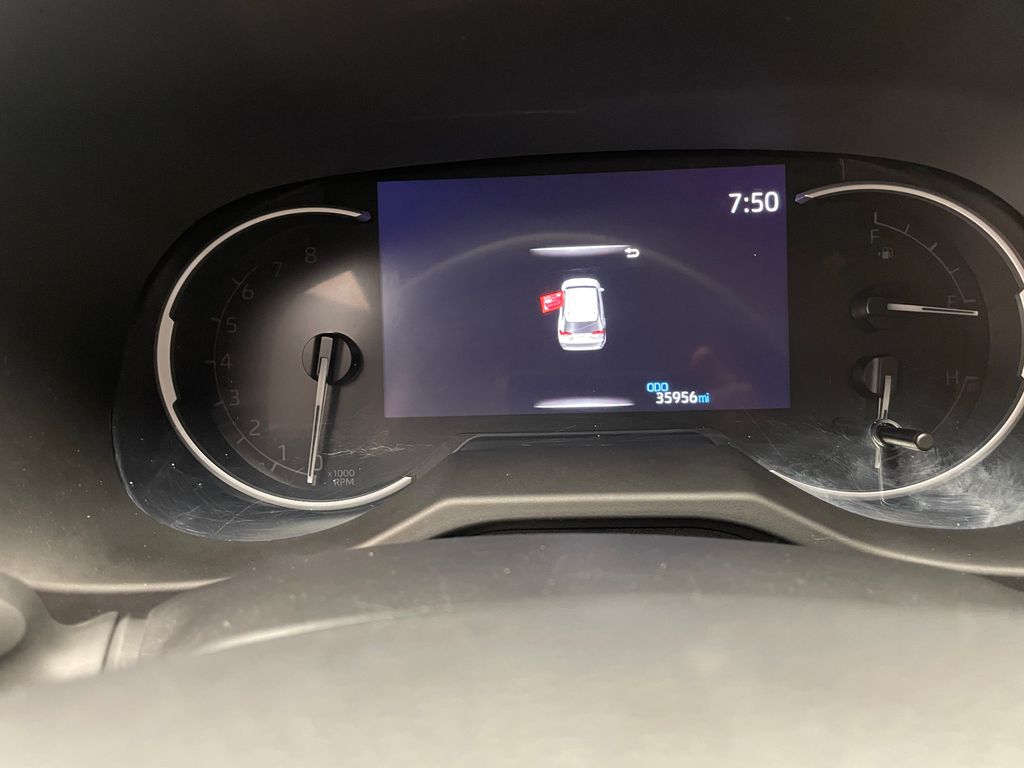 2023 Toyota RAV4 XLE 24