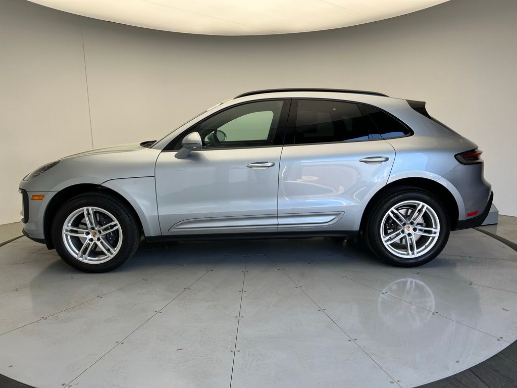 2022 Porsche Macan  2