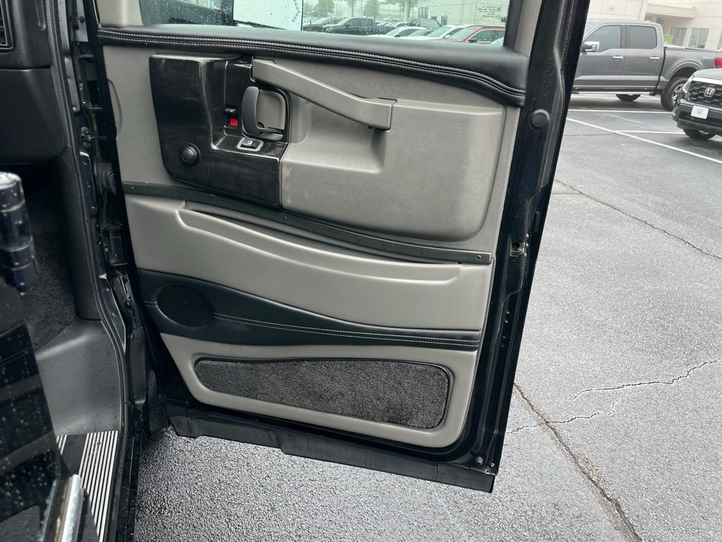 Thumbnail: 2017 Chevrolet Express - 28