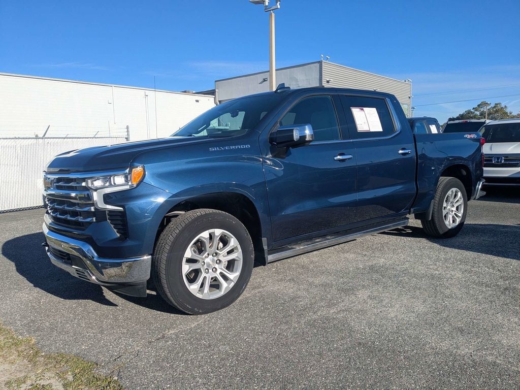 2022 Chevrolet Silverado 1500 LTZ Crew Cab 4WD