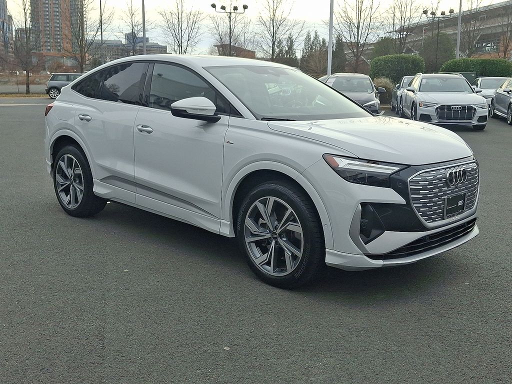 Thumbnail: 2023 Audi Q4 e-tron - 3