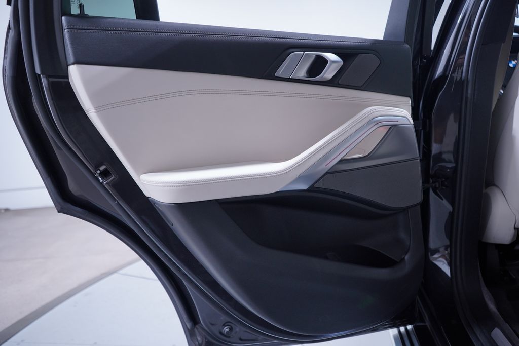 Thumbnail: 2021 BMW X6 - 19