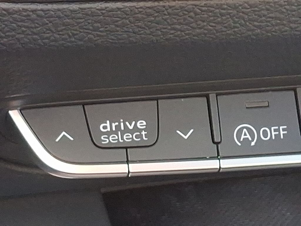 Thumbnail: 2023 Audi Q5 - 25